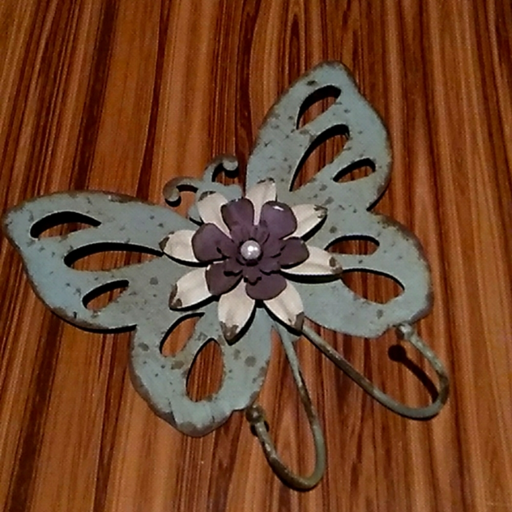 Shabby Chic Rustic Butterfly With x2 Hooks